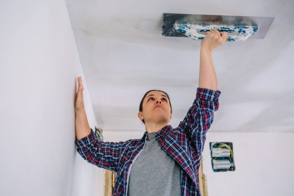 Easy Guide to Plastering a Ceiling Yourself (DIY)
